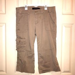 Women’s cargo capris
